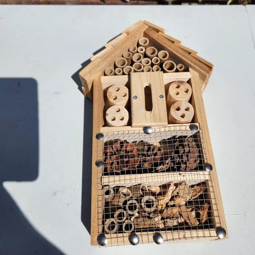 Insect Motel Hotel Garden Decor Mason Bee Home Ladybugs Cedar Wood Wooden Butter